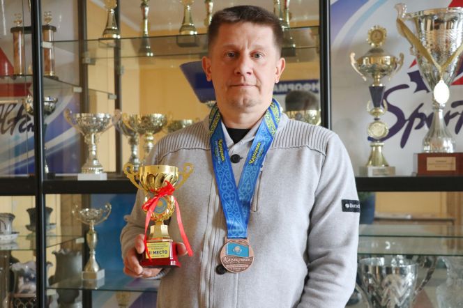 Игорь Кузнецов – бронзовый призёр международных соревнований по параканоэ в Казахстане. Фото: Виталий УЛАНОВ