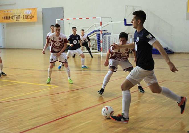 Сборная АлтГТУ приняла участие в финальном турнире проекта «Мини-футбол – в вузы». Фото: «Алтайский футбол»