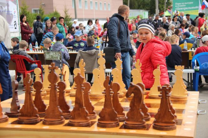 Массовый детский турнир по шахматам. Барнаул. 1 июня. Фото: Виталий ДВОРЯНКИН