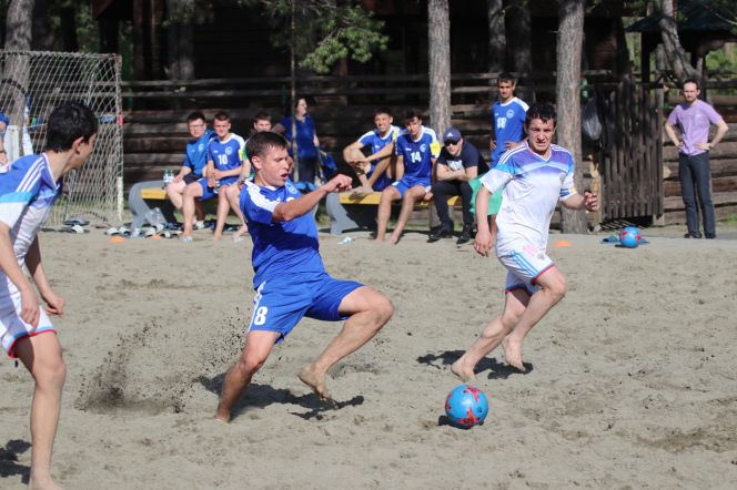 Новый сезон «Евразийской лиги пляжного футбола» стартовал в Барнауле. Фото: Виталий УЛАНОВ