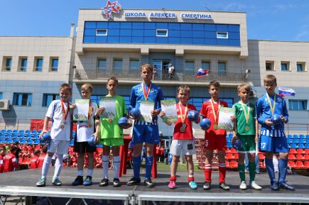 В Барнауле определились победители окружного этапа Открытого чемпионата Детской футбольной лиги среди юношей 2006 года рождения. Фото: Виталий УЛАНОВ