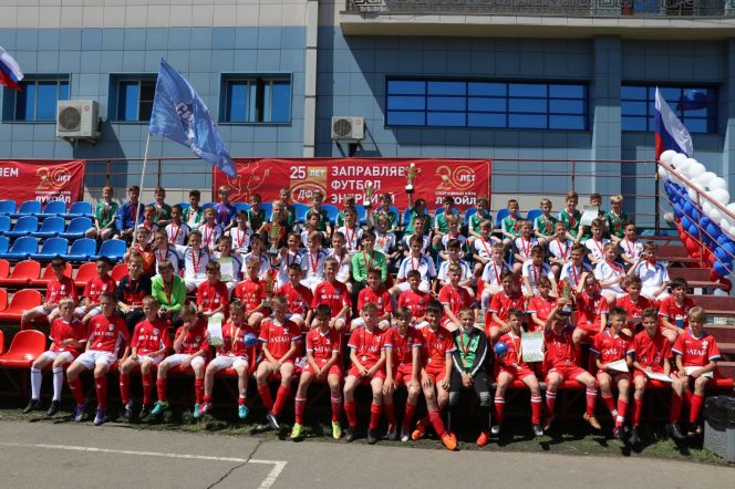 В Барнауле определились победители окружного этапа Открытого чемпионата Детской футбольной лиги среди юношей 2006 года рождения. Фото: Виталий УЛАНОВ