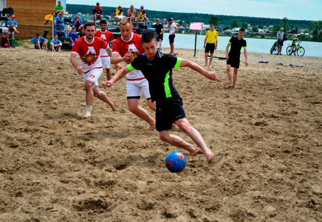 В Павловске состоялся второй тур краевого чемпионата по пляжному футболу. Фото: Михаил Ульянов