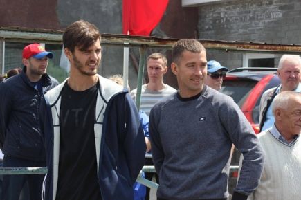 Евгений Городов и Александр Ерохин (слева) на первом турнире ДФЛ в дивизионе их имени в Барнауле три года назад. Фото: Рива-Спорт