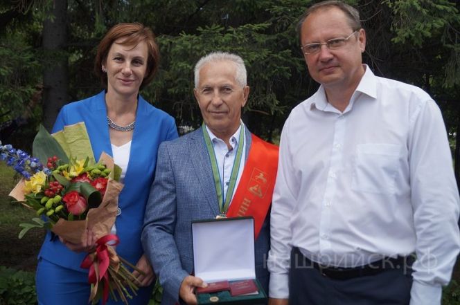 Александр Гуляев стал почётным гражданином Бийска. Фото: Юрий ВЕРЕЩАГИН («Наш Бийск»)