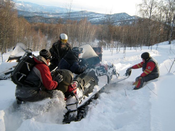 Команда из Красногорского района выиграла туристско-спортивные соревнования на снегоходах «Снежный марафон 2013» в Республике Алтай (фото).