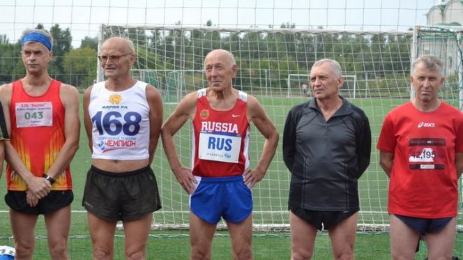 В Барнауле прошли городские соревнования по бегу, посвящённые 80-летию Юрия Савенкова. Фото: Наталья АНДРОНОВА