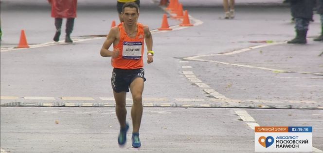 Артём Аплачкин - бронзовый призёр Московского марафона