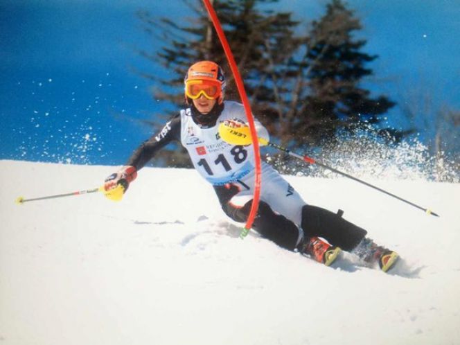 Алтайские горнолыжники выступили на детско-юношеских соревнованиях в Южно-Сахалинске и итальянском Абетоне.
