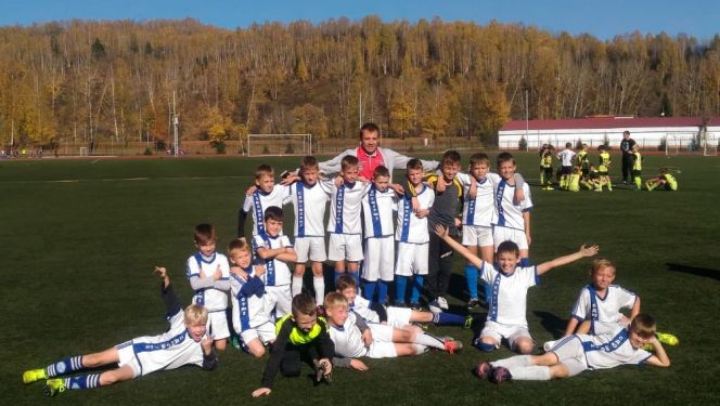 В финальном матче межрегионального турнира в Междуреченске сыграли команды двух барнаульских спортшкол