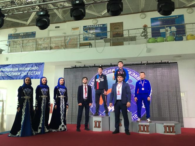 Николай Душенин на пьедестале чемпионата России по паратхэквондо