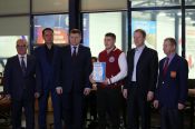 Губернатор Алтайского края поздравил и наградил хоккеистов студенческого клуба «Динамо-Алтай»