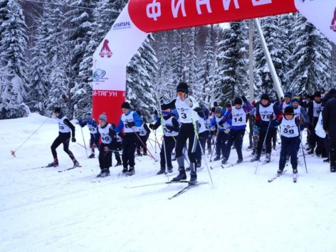 Открытие лыжного сезона состоялось на территории горнолыжного комплекса "Берлога" в окрестностях Тягуна