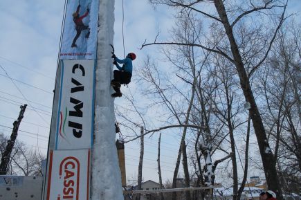 В Барнауле прошёл II этап Кубка России по ледолазанию. Фото: Ярослав МАХНАЧЁВ