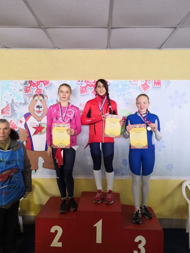 Алтайские конькобежцы - призёры окружного этапа всероссийских соревнований "Серебряные коньки"