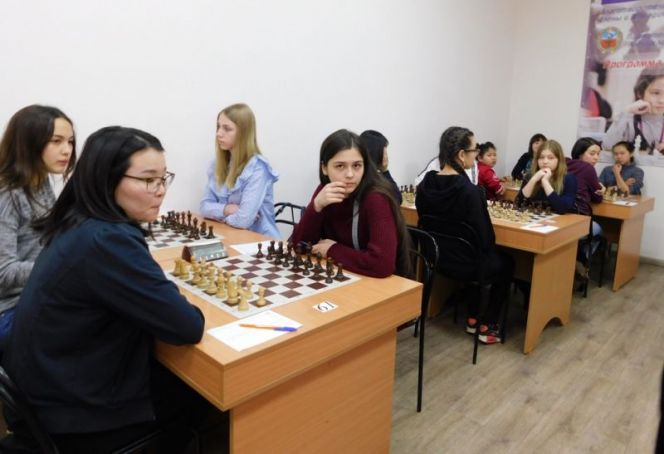 В Барнауле продолжается чемпионат Сибири по классическим шахматам