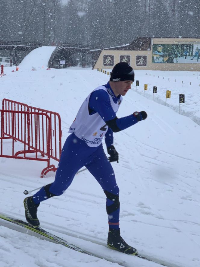 Вадим Раскатов одержал вторую победу на первенстве России по лыжным гонкам среди спортсменов с ПОДА
