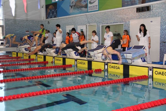 Алтайские спортсмены завоевали 13 медалей на чемпионате России по плаванию на короткой воде среди лиц с ПОДА