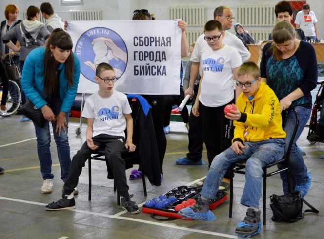 В Барнауле прошел краевой чемпионат по паралимпийской игре бочча
