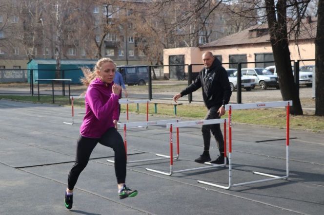 Анастасия Кожухова на тренировке в Алтайском училище олимпийского резерва