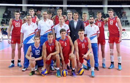 Молодёжная сборная России, в составе которой выступают два воспитаннника алтайского волейбола, вышла в плей-офф чемпионата мира с первого места в групповом турнире. 