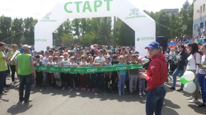 В День защиты детей в Барнауле прошёл "Зелёный Марафон" Сбербанка