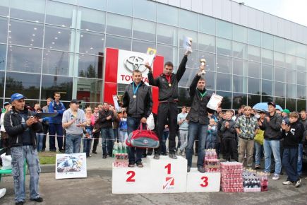 В Барнауле состоялись традиционные соревнования по автомобильному слалому «Лучший водитель 2013».