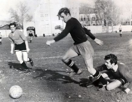 Умер легендарный барнаульский футболист Борис Брыкин.