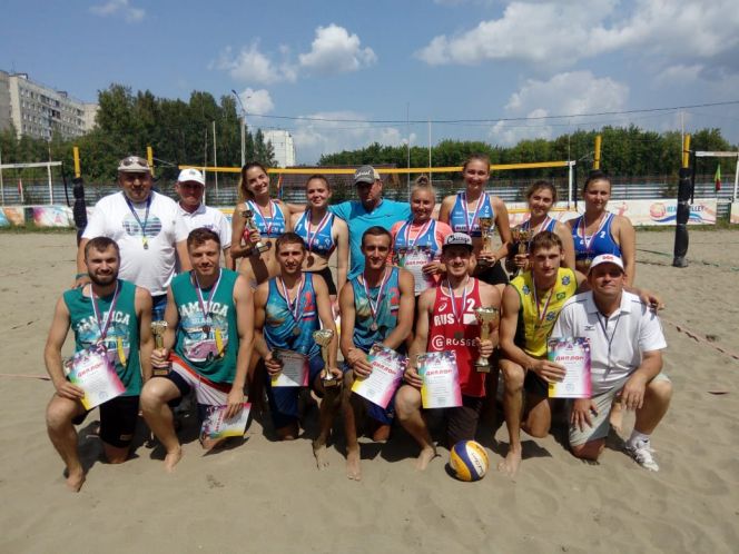 В Барнауле завершился чемпионат края по пляжному волейболу среди мужских и женских команд 
