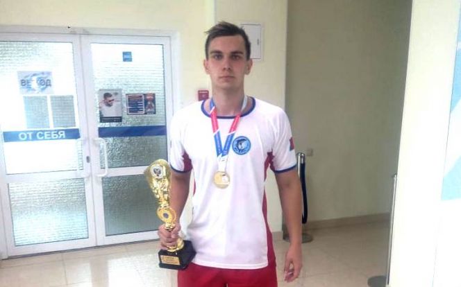 Илья Шилкин выиграл второе золото IX летней Спартакиады учащихся России в соревнованиях по плаванию