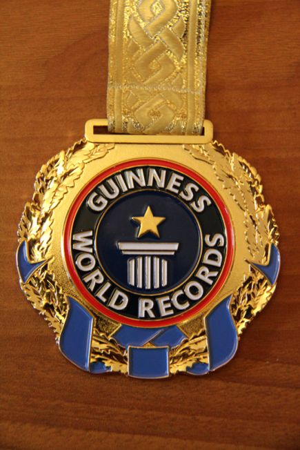 Три алтайских гиревика установили рекорд, попавший в Книгу Гиннеса.