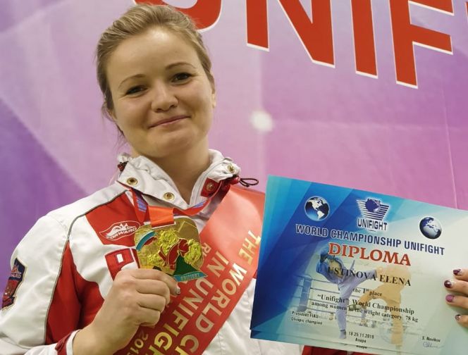 Елена Устинова стала первой чемпионкой мира по универсальному бою из Алтайского края