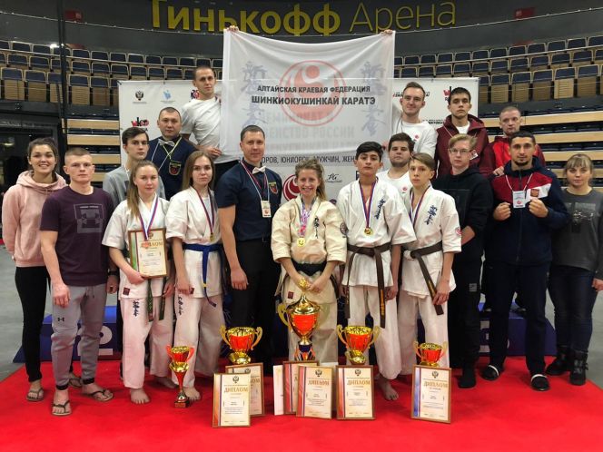 Алтайские спортсмены завоевали пять медалей на чемпионате и юниорском первенстве России по киокусинкай