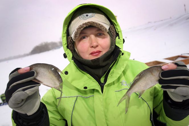 «Алтайская правда» опубликовала фоторепортаж с краевых женских соревнований по ловле на мормышку со льда
