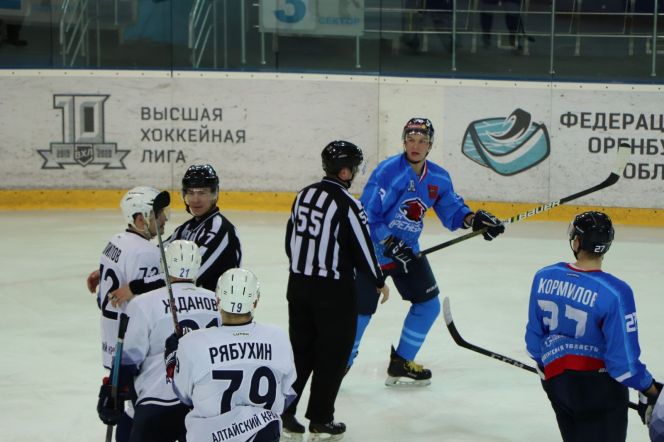 Хоккеисты «Динамо-Алтай» в первой выездной игре с «Оренбургом» вырвали победу за несколько секунд до финальной сирены– 4:5