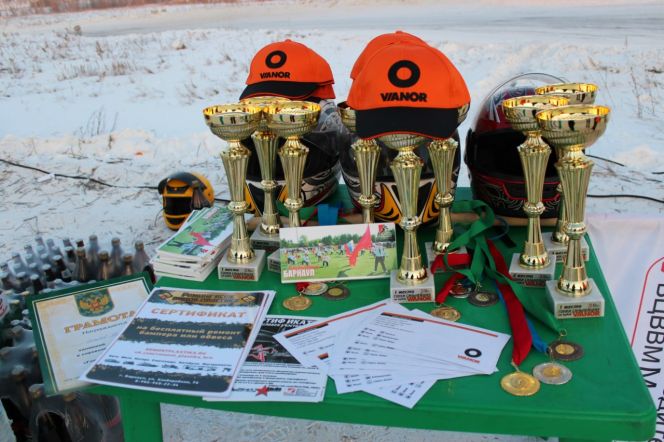 В Барнауле состоялись соревнования по зимнему автослалому «Гонки сильнейших на кубок VIANOR».