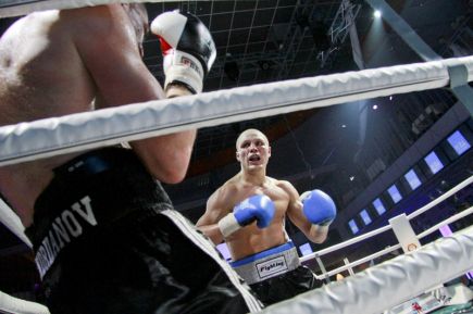 В Барнауле состоялся турнир по профессиональному боксу - "Мы зажигаем звезды".
