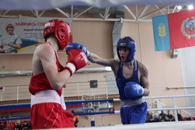 В Барнауле прошло Первенство Сибирского федерального округа по боксу среди юношей 15−16 лет
