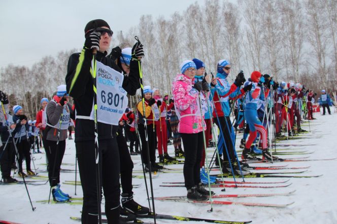 В Барнауле в 38-й раз прошла открытая Всероссийская массовая лыжная гонка «Лыжня России»