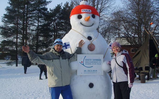 Марина Исаева и Олег Золотарев - призеры чемпионата мира по зимнему плаванию.