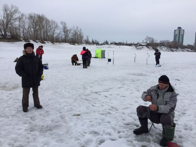 Спортсмены с нарушением слуха провели в Барнауле чемпионат края по ловле рыбы на мормышку со льда