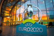 Перенесенный на год чемпионат Европы по футболу сохранит название "Евро-2020"