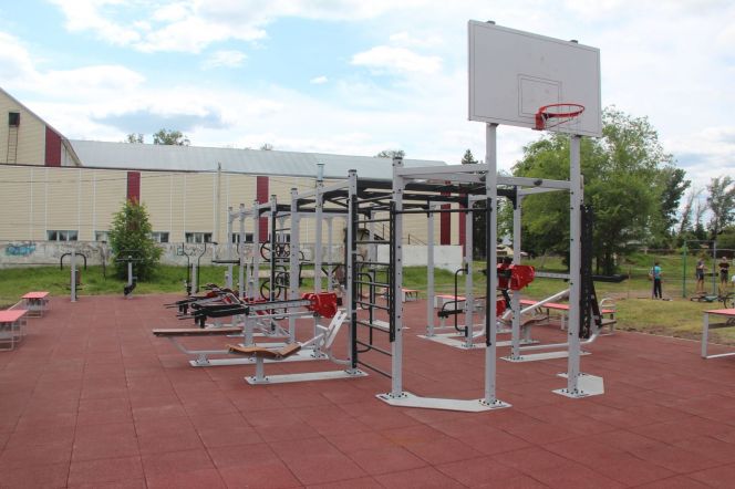 В Алтайском крае продолжается установка малых спортивных площадок 