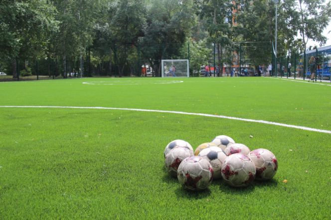 В Барнауле открыли новую площадку для мини-футбола