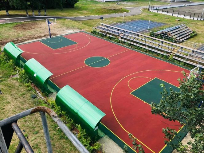 На родине Василия Шукшина завершилась реконструкция баскетбольной площадки