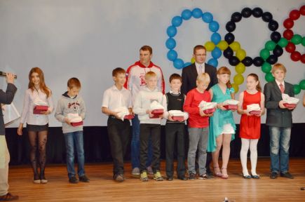 В Белокурихе состоялось торжественное подведение итогов спортивного сезона краевой спортшколы "Горные лыжи" с участием сборной России по горнолыжному спорту.