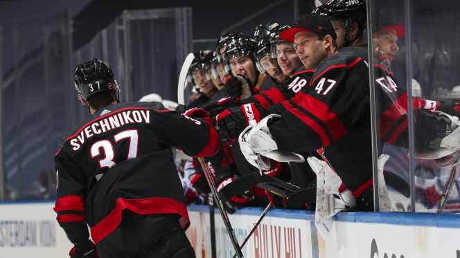 Андрей Свечников оформил хет-трик во втором матче против «Рейнджерс» (4:1). Фото: НХЛ