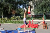 Более 10 человек записалось в спортшколу Сергея Хорохордина во время открытой тренировки гимнастов в День физкультурника