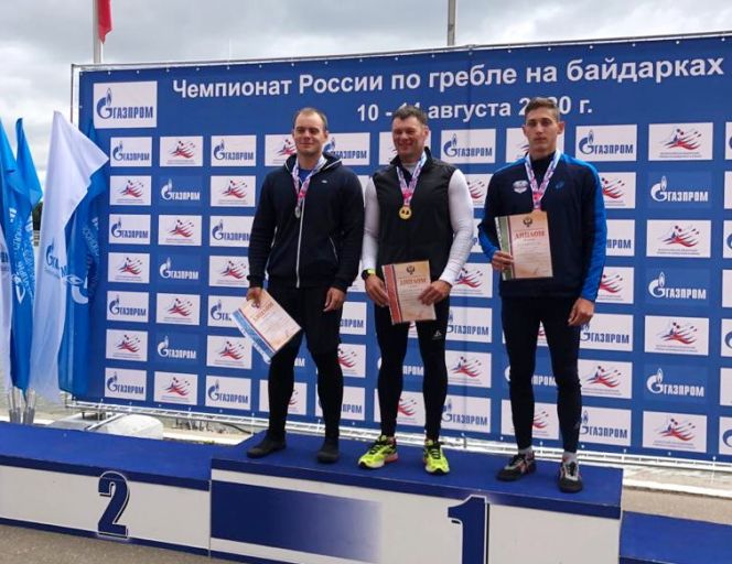 Артём Пискун (справа) - бронзовый призер чемпионата России на дистанции 200 м в каноэ-одиночке. Чемпионом стал Иван Штыль (в центре), второе место у Данилы Карпова (слева)