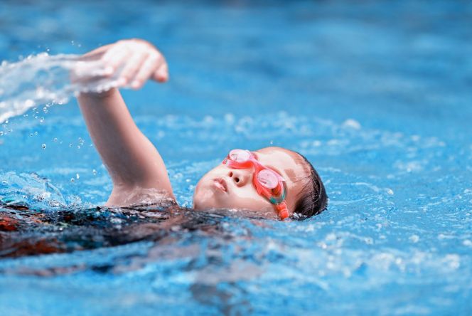 Спортивная школа «Дельфин» Бийска объявляет набор детей с 7 лет для занятий плаванием